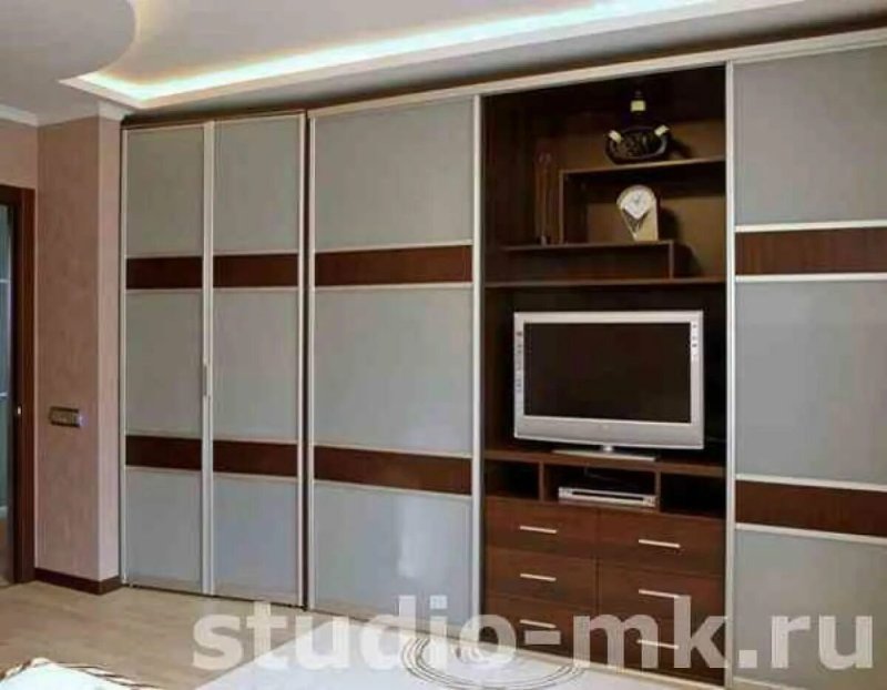 Шкаф купе с телевизором
