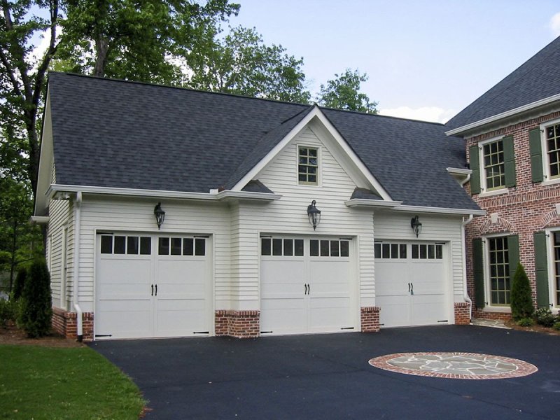 Detached garage