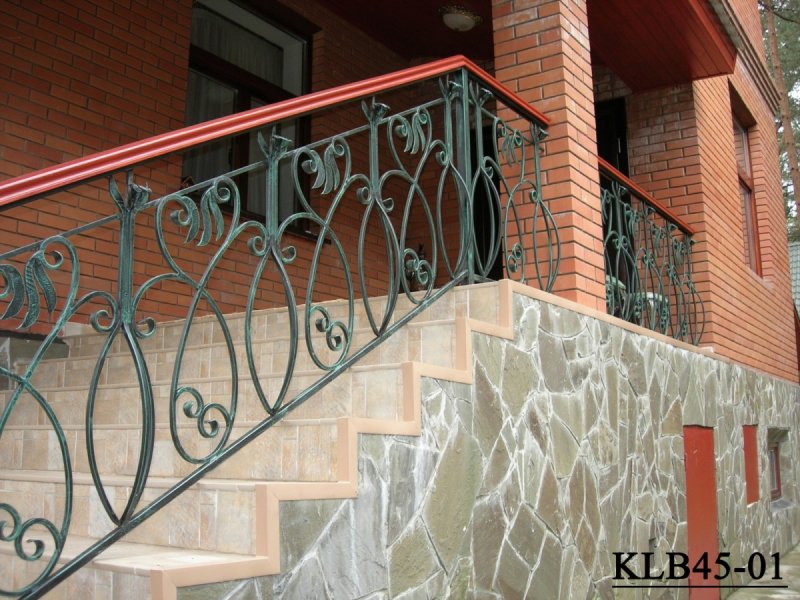 Кованое ограждение крыльца