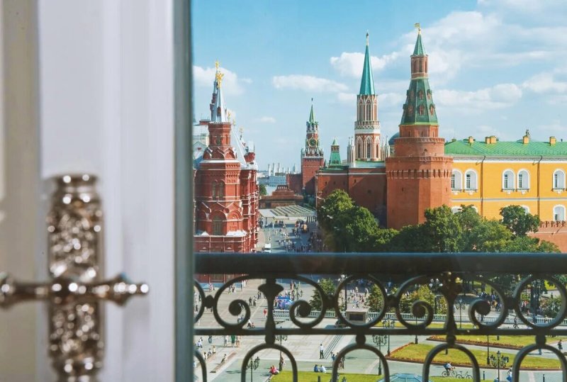 Вид из окна на кремль