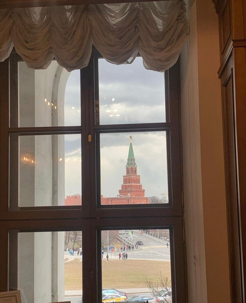Вид из окна на кремль