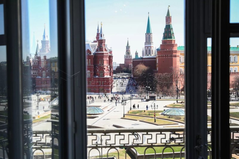 Вид из окна на кремль