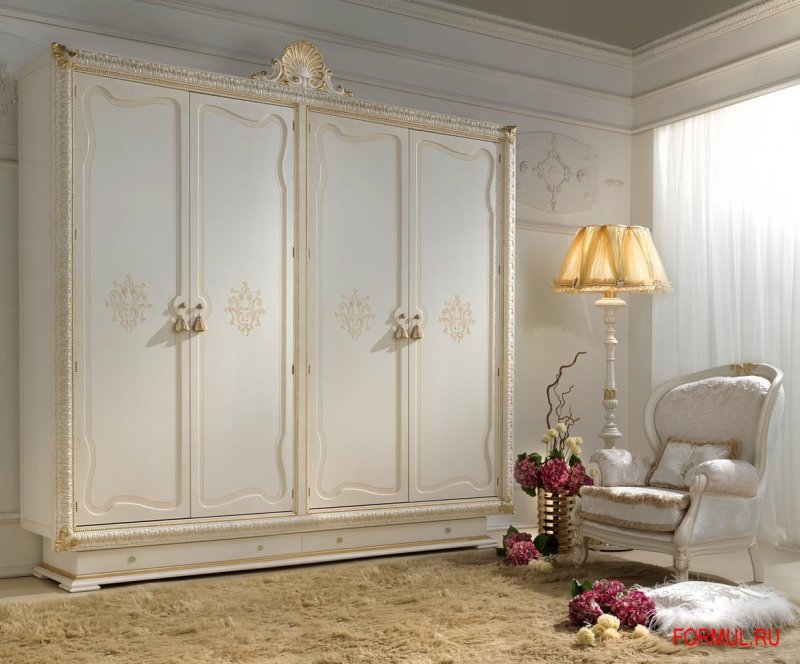 Классический шкаф