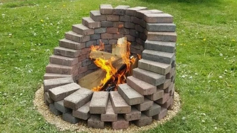 Костер из кирпича