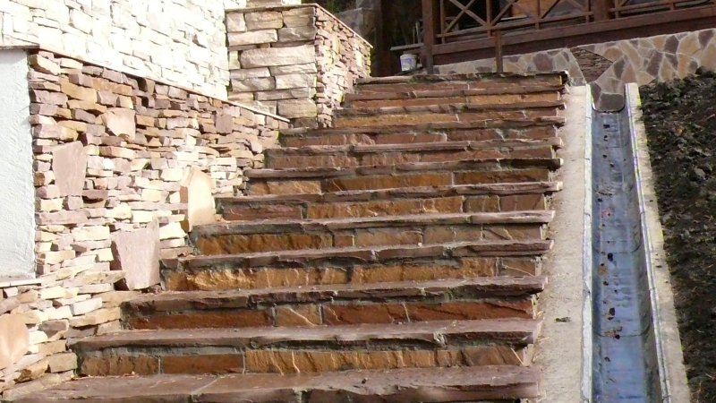 Ступеньки из дикого камня