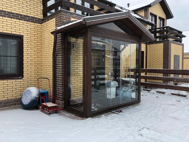 Остекление тамбура в частном доме