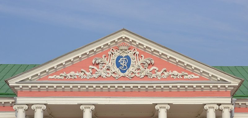 Раскрепованный фронтон