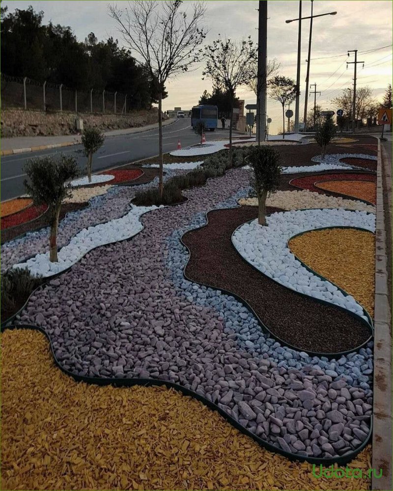 Отсыпка дорожек мраморной крошкой