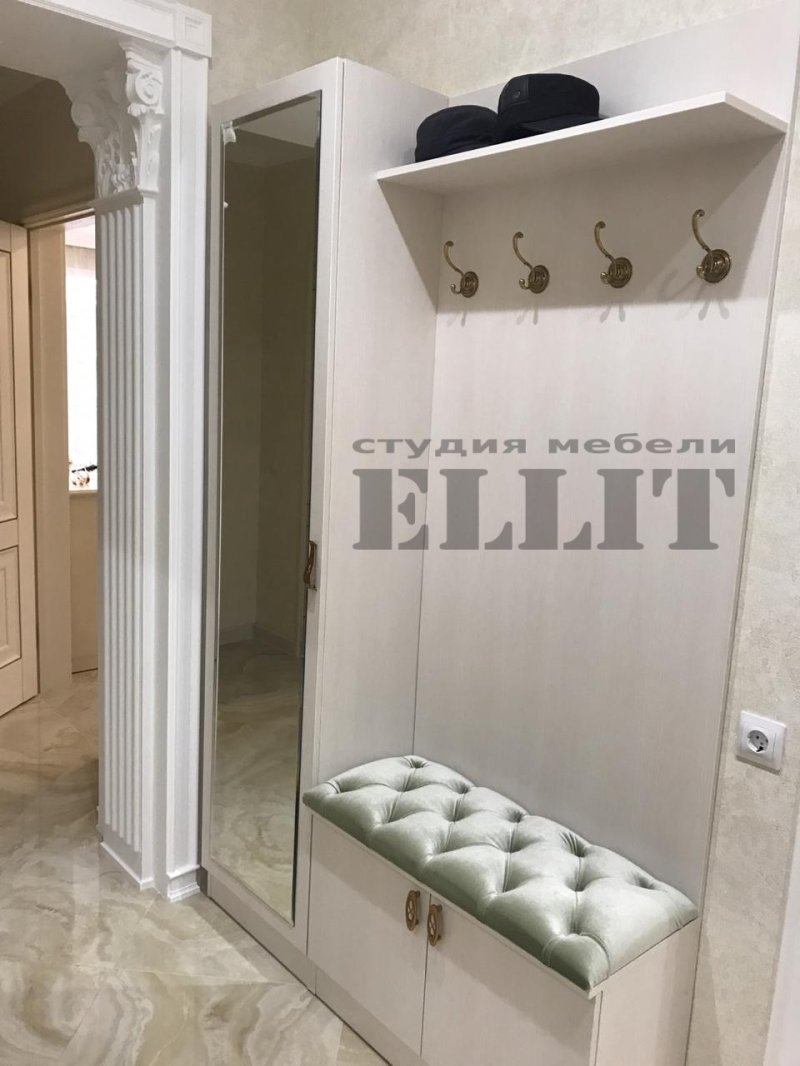 Прихожая с мягкой сидушкой