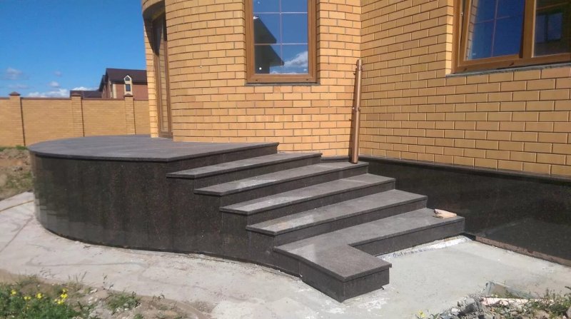 Гранитные ступени