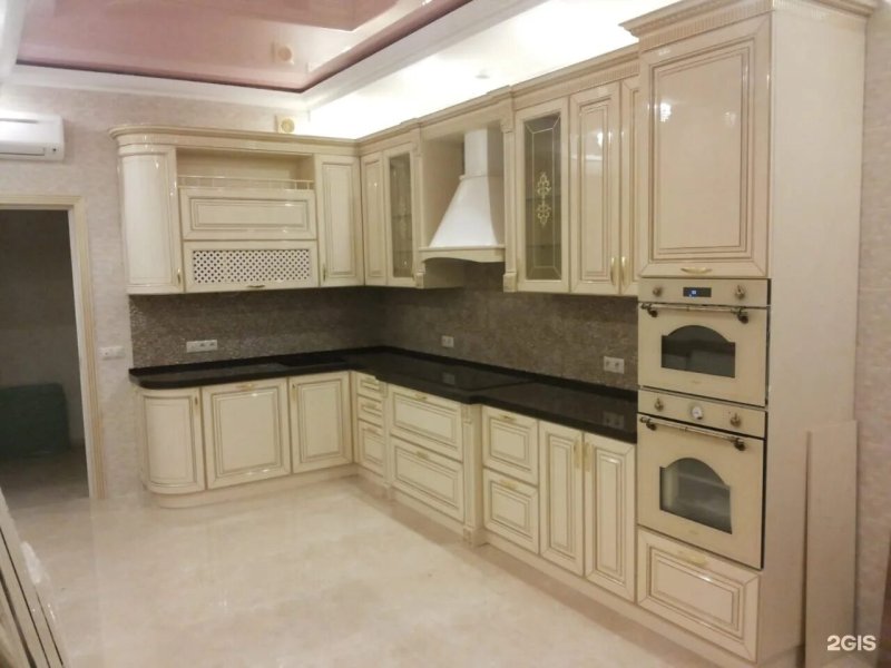 Кухня в классическом стиле светлая