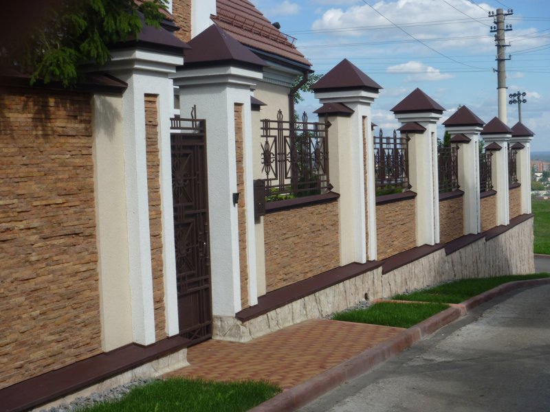 Красивые заборы для частных домов