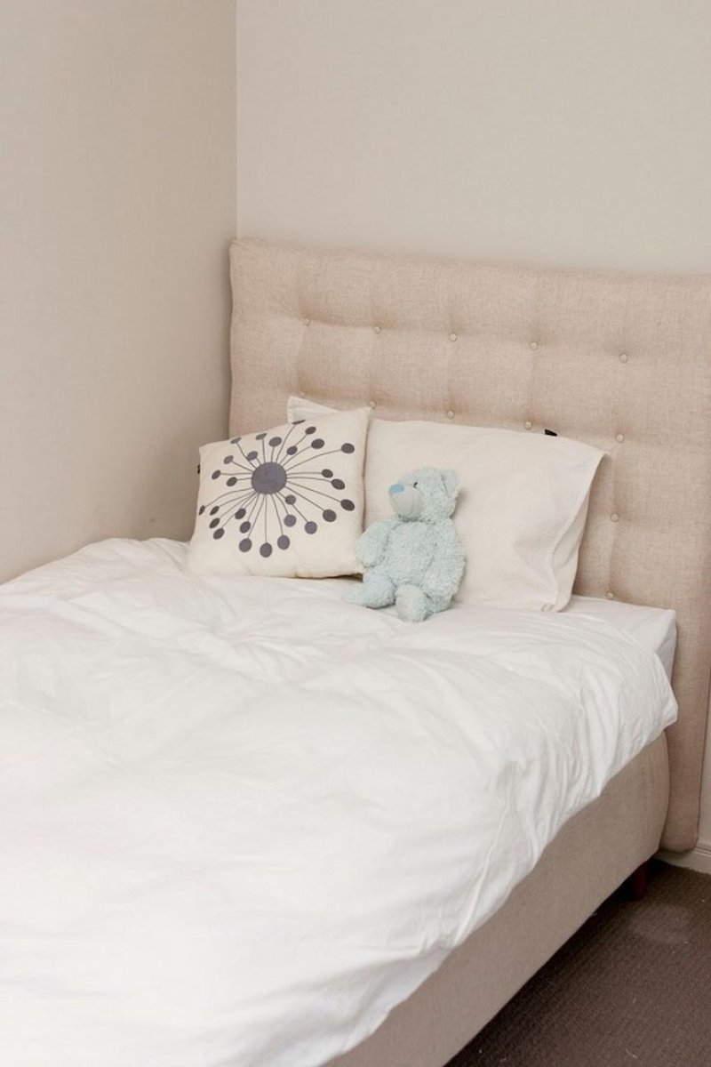 Кровать tufted headboard