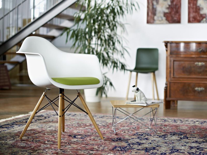 Стул eames зелёный