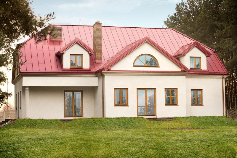 Дом с красной крышей