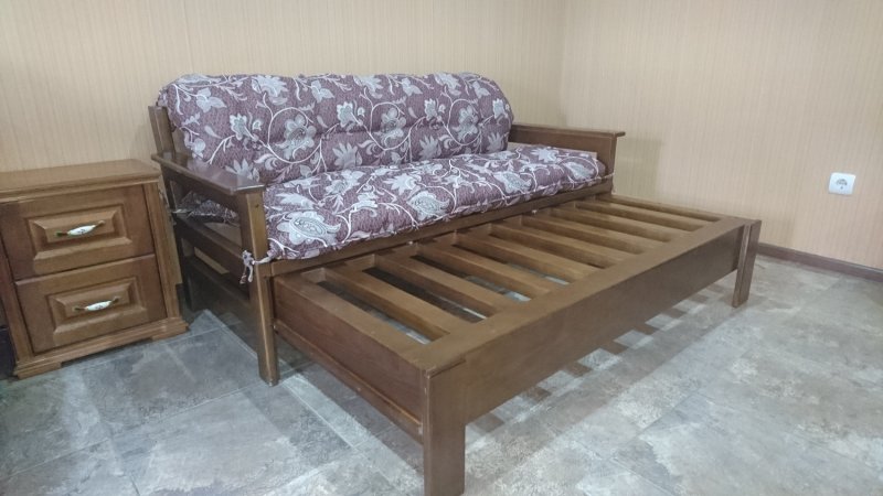 Диван деревянный раскладной