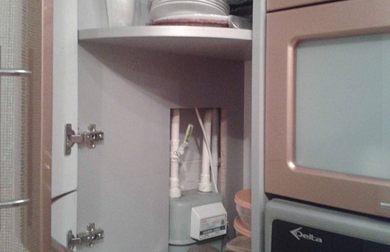 Газовая труба на кухне