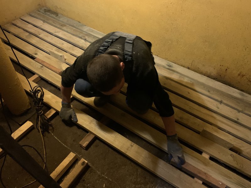 Деревянные полы в гараже