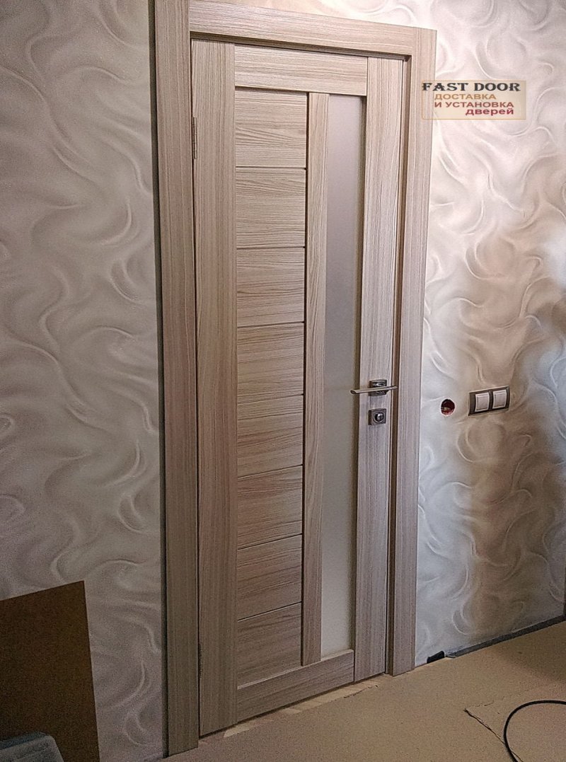 Двери капучино в интерьере