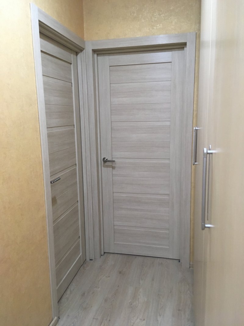 Двери капучино в интерьере