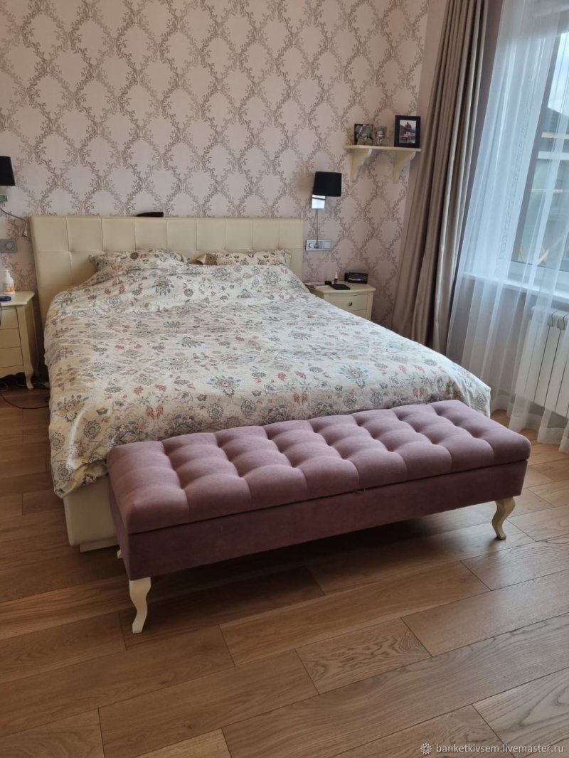 Банкетка для спальни