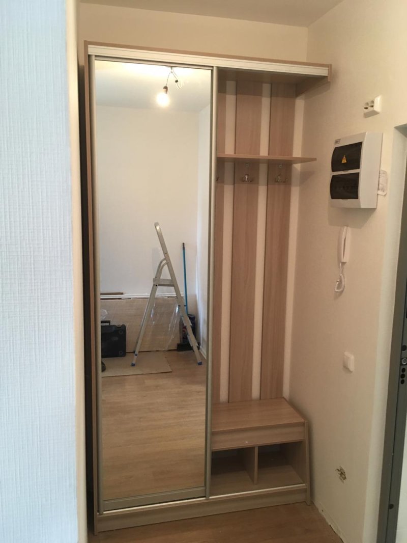Узкие шкафы в прихожую