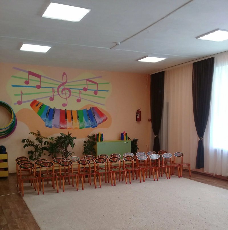 Современный музыкальный зал в детском саду