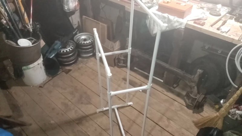 Напольная вешалка из труб пвх