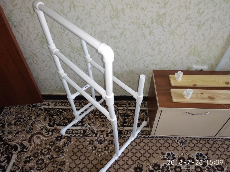 Вешалка из полипропиленовых труб