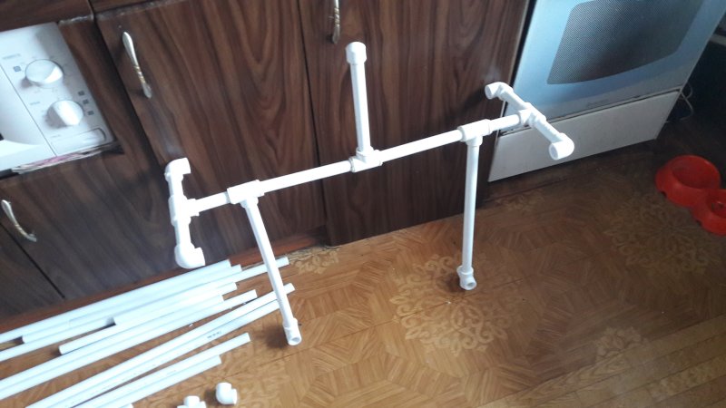 Вешалка из полипропиленовых труб