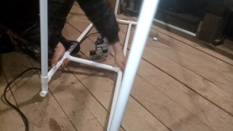 Вешалка напольная из полипропиленовых труб
