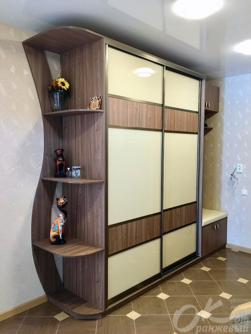 Шкаф купе с боковыми полками