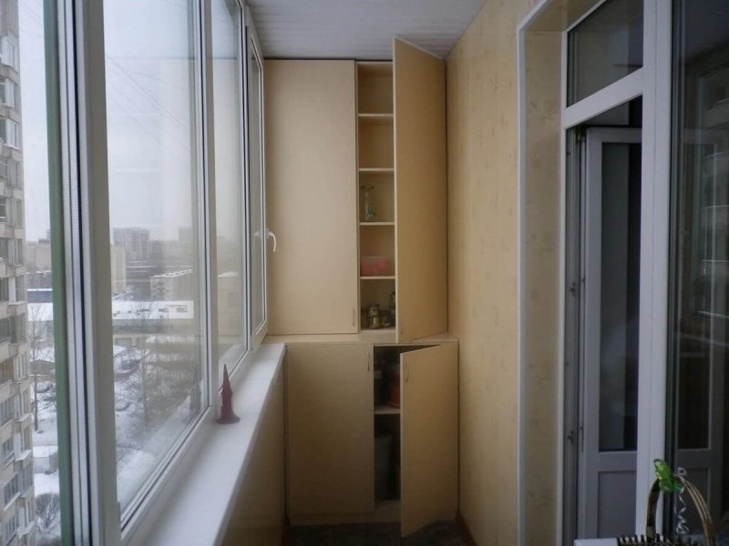 Балкон дизайн со шкафом