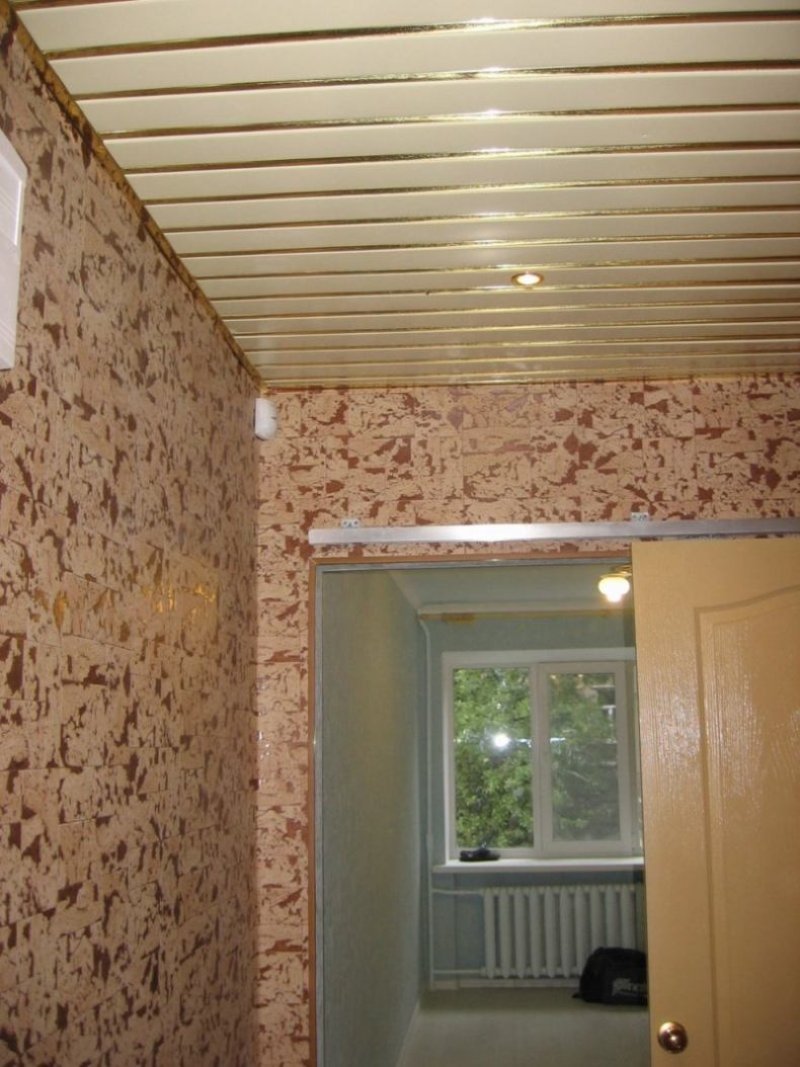 Потолок из пвх панелей