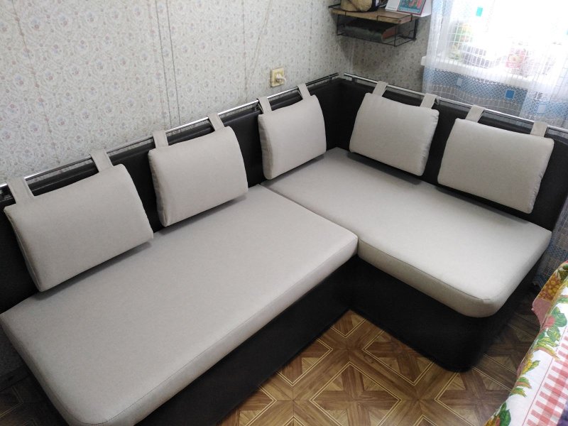 Кухонные диваны со спальным местом для маленькой кухни
