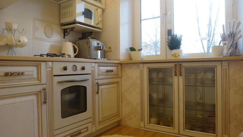 Кухни с окнами