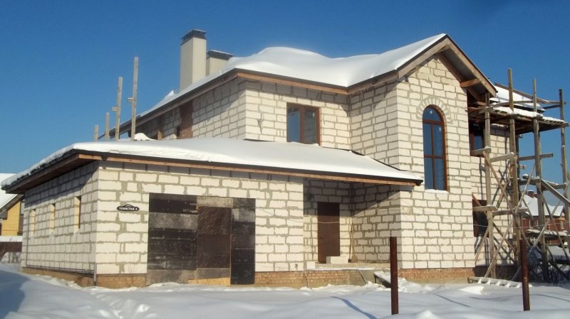 Пристройка гаража к дому из газобетона