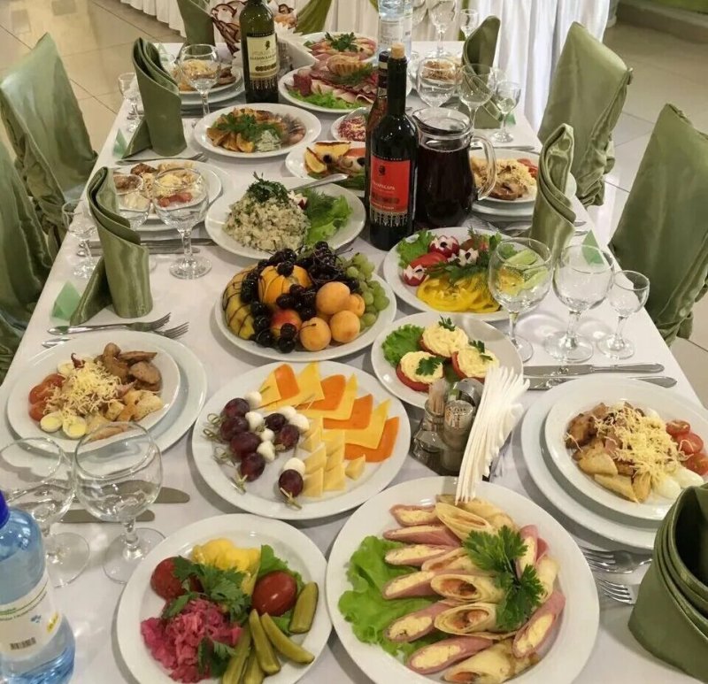 Красивый стол на день рождения