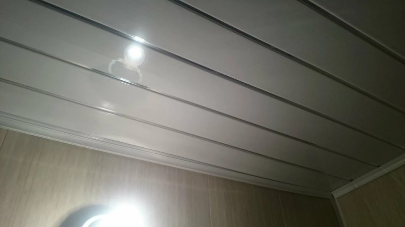 Панели сайдинг для потолка