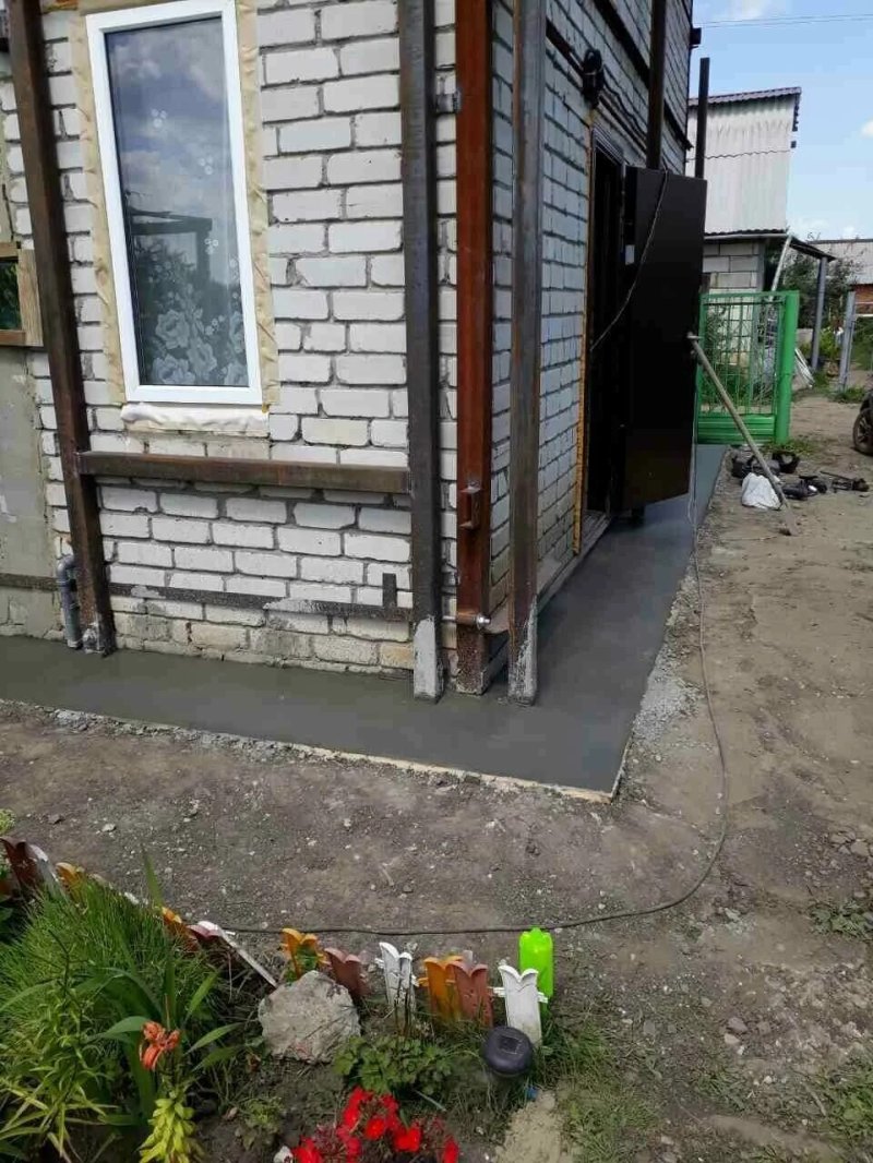 Отмостка вокруг дома своими руками из бетона под уклоном без утепления