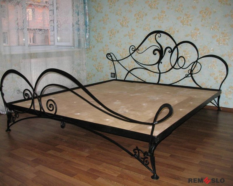 Кованая кровать