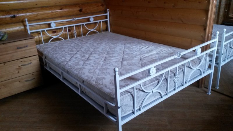 Металлическая кровать
