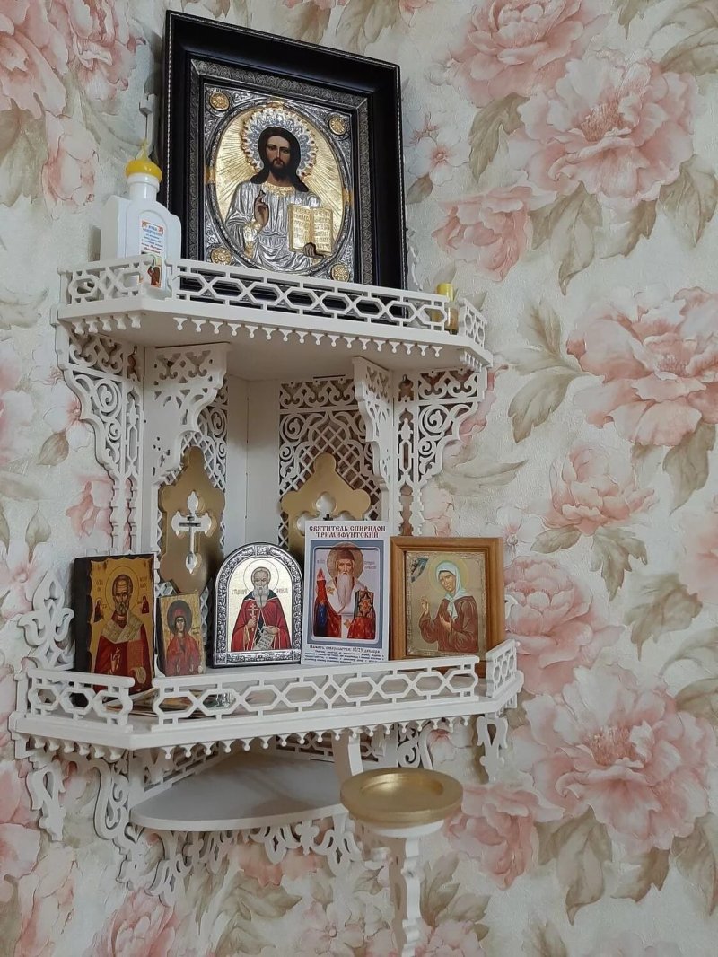 Полка для икон угловая иконостас