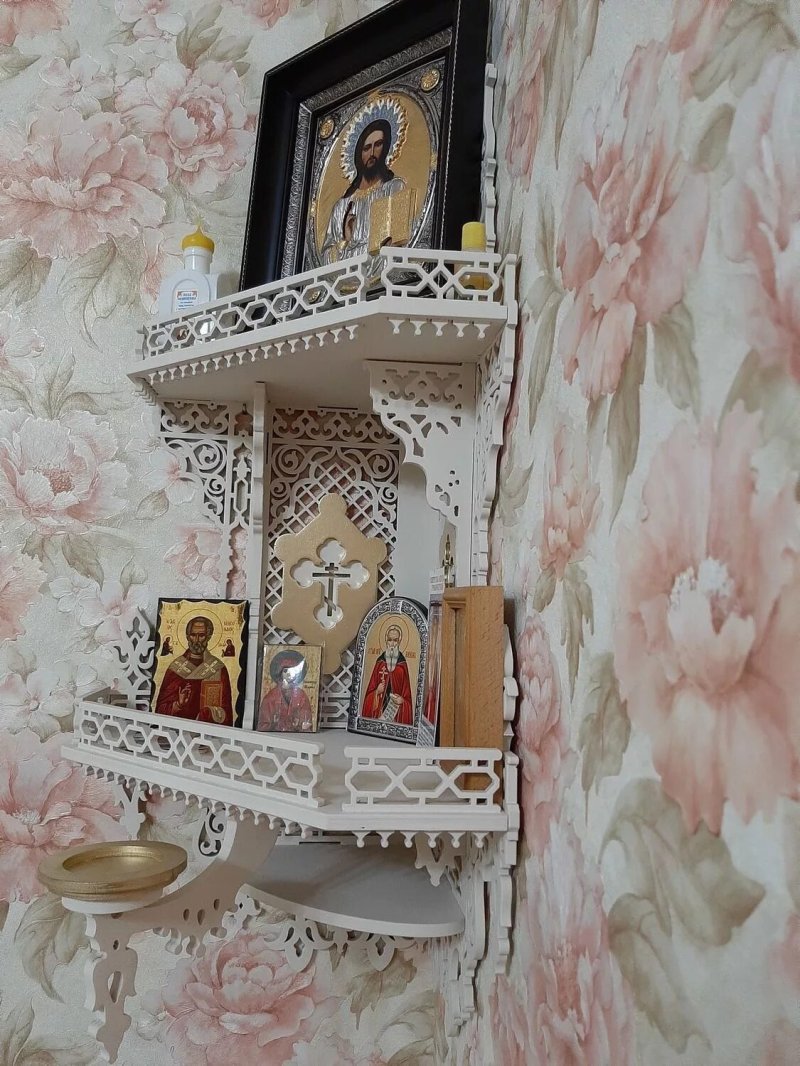 Полка для икон угловая