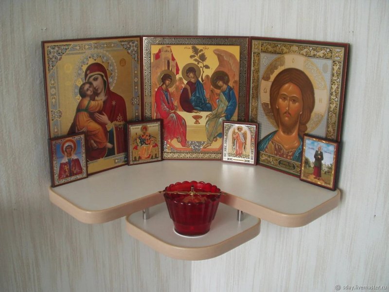 Угловая полка для икон
