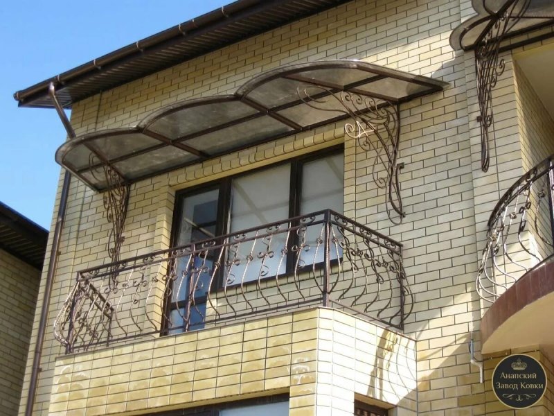 Кованые балконы с козырьками