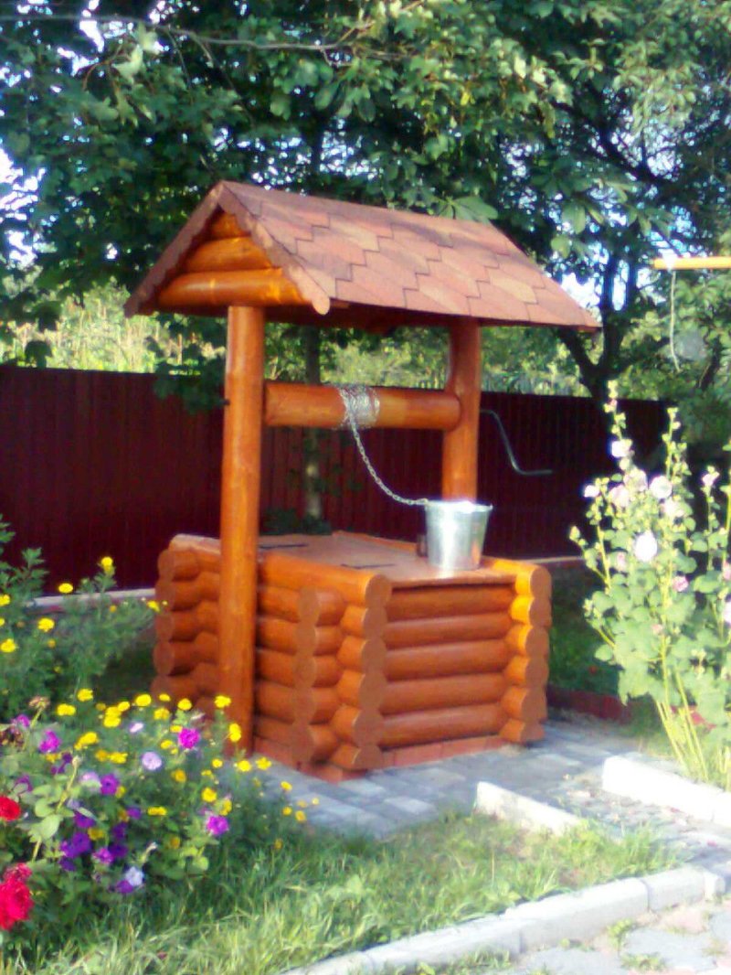Колодец из бревен