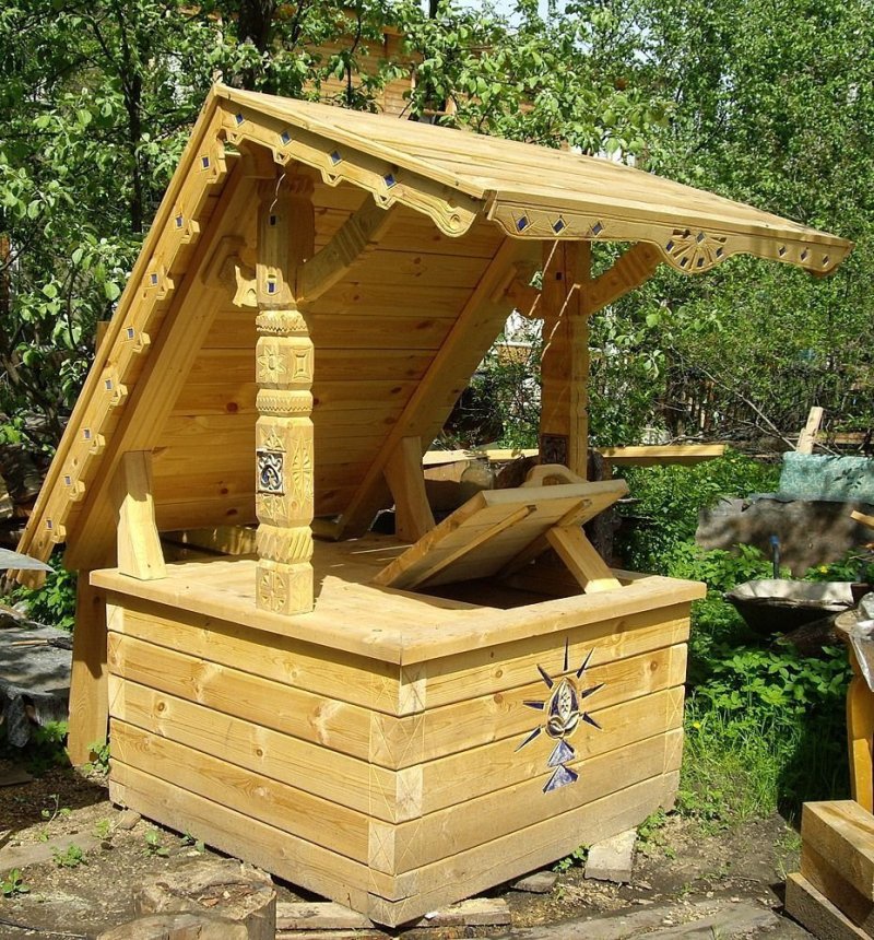 Декоративные колодцы
