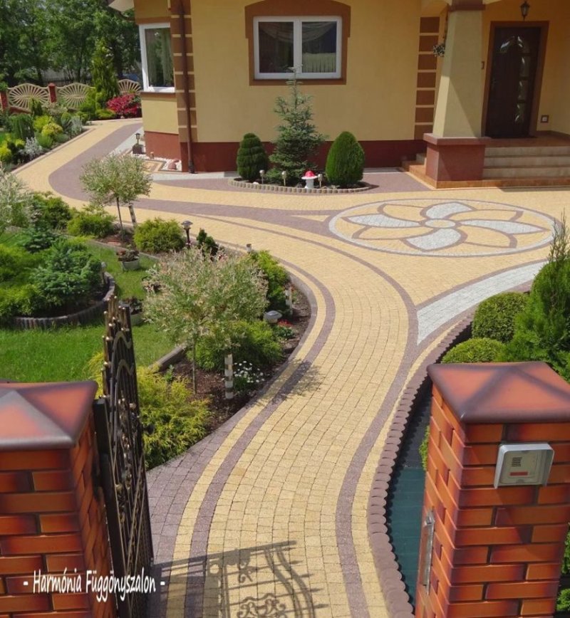 Тротуарная плитка старый город во дворе