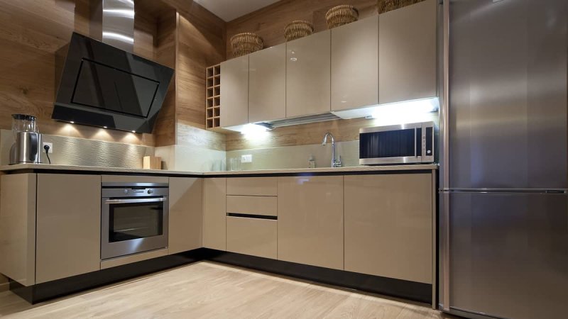 Бежевая кухня в интерьере